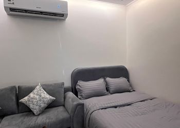 استديو بسرير ماستر وجلسة جانبية