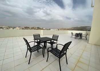 شقة بصالة وغرفتين نوم 