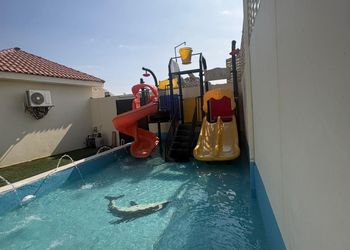 استراحة بمسبح خارجي 