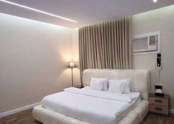 شقة بصالة أنيقة ودخول ذاتي