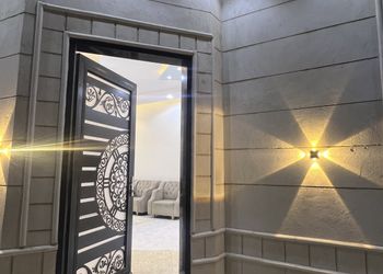 استراحة بمجلس وفناء خارجي 