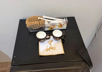 استديو بسرير ماستر وجلسة مريحة 