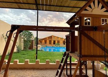 استراحة بألعاب أطفال ومسبح
