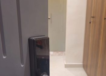 استديو بسرير ماستر وجلسة جانبية