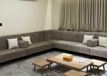 استراحة بصالة جلوس وغرفتين نوم 