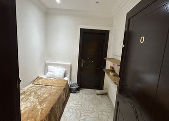 شقة بثلاث غرف نوم وأثاث مريح