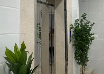 استديو بسرير ماستر وأثاث مريح 