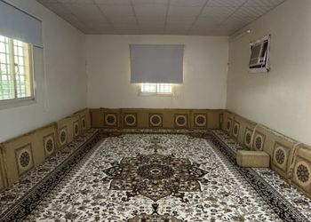 مزرعة بأجواء ريفية  وجلسة خارجية 