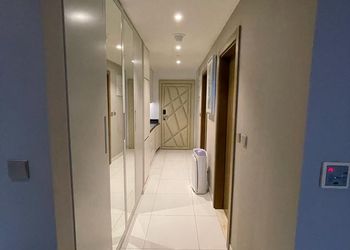 استديو بسرير ماستر وجلسه جانبيه