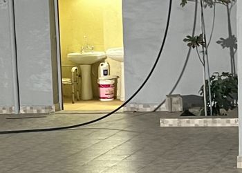 استراحة بفناء خارجي ومجالس