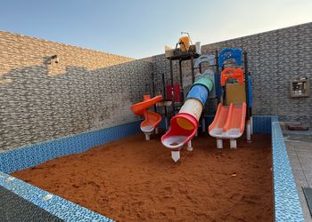 شاليه بجلسة خارجية وأجواء ممتعة 