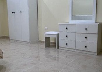 شقة أنيقة بثلاث غرف وصالة