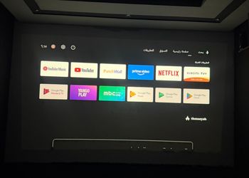 شقة بصالة وثلاث غرف نوم وسينما 