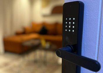 استديو بدخول ذاتي وتصميم هادئ 