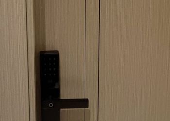 استديو بسرير ماستر وجلسة جانبية