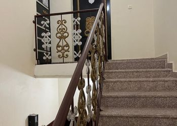 استديو بسرير ماستر وأثاث مريح 