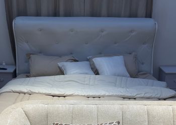 استديو بسرير ماستر وأثاث مريح 