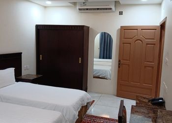 شقة بغرفة معيشة وغرفة نوم 
