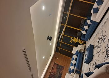 شاليه بمسطح اخضر ومسبح داخلي