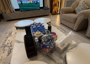 شقة بغرفة جلوس وغرفتين نوم 