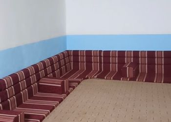 استراحة بمجلس وفناء خارجي 