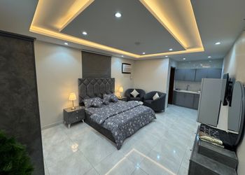 استديو بأثاث مريح وبسيط 
