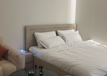 استديو بسرير ماستر وجلسة جانبية