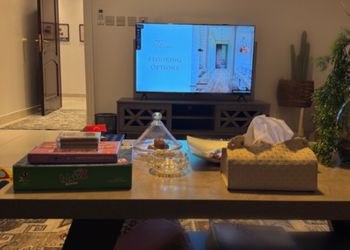 شقة بصالة مريحة ودخول ذاتي 