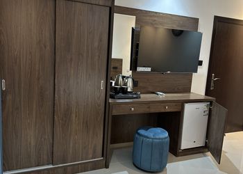 استديو بسرير ماستر وأثاث مريح 