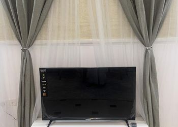 استديو بأثاث مريح وبسيط 