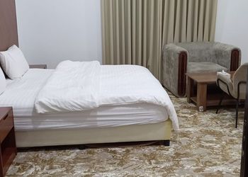استديو بسرير ماستر وجلسة جانبية 
