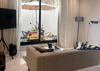 استديو بدخول ذاتي وسرير مريح 