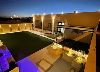 استراحة بمسطح اخضر ومجالس