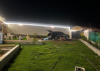استراحة بمسطح اخضروجلسة خارجية 