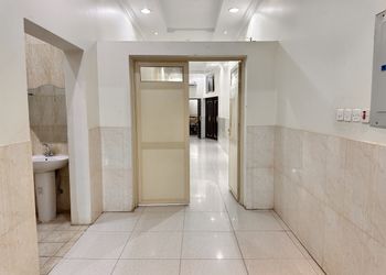 شاليه بألعاب مائية ومسطح اخضر
