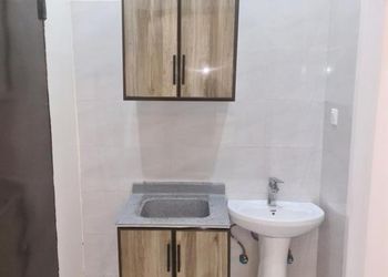 استديو بأثاث مريح وبسيط 