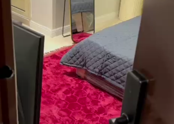 استديو بأثاث مريح وبسيط 