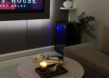 شقة بدخول ذاتي وصالة أنيقة 