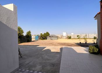 استراحة بمسطح اخضر ومجالس