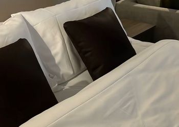 استديو بسرير ماستر وجلسة جانبية
