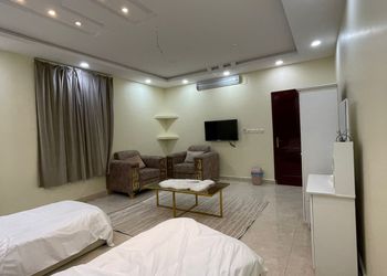 استديو بسريرين مفردة و أثاث مريح