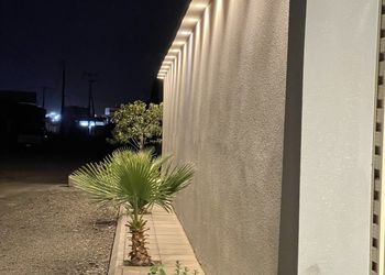 شاليه بجلسة خارجية وألعاب مائية 