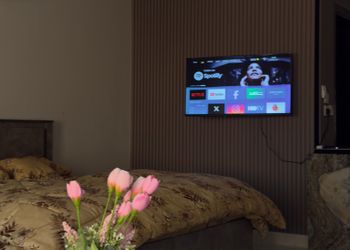 استديو بسرير ماستر وجلسة مريحة 