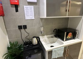 استديو بسرير ماستر وجلسة جانبية 
