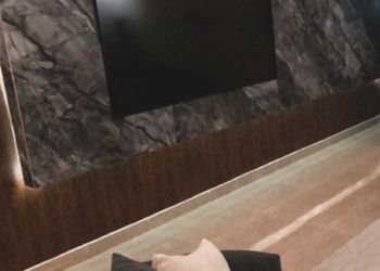 شقة بصالة انيقة وغرفة نوم