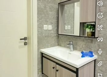 شاليه بمسطح اخضر ومسبح 