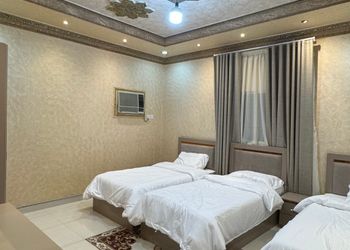 شقة بغرفة معيشة وغرفتين نوم 