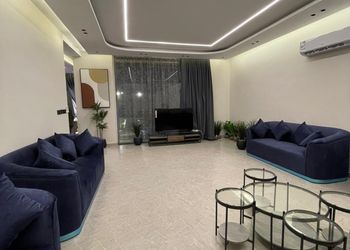 شاليه بمسبح خارجي وجلسة خارجية