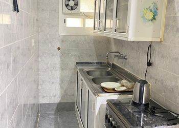 شقة بغرفتين نوم وأثاث مريح