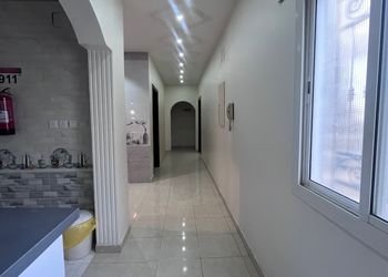 شاليه تصميم واسع ومسبح خارجي 